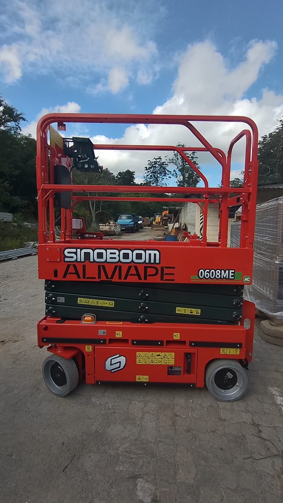 Sinoboom GTJZ0608ME em operação — tesoura compacta 8m