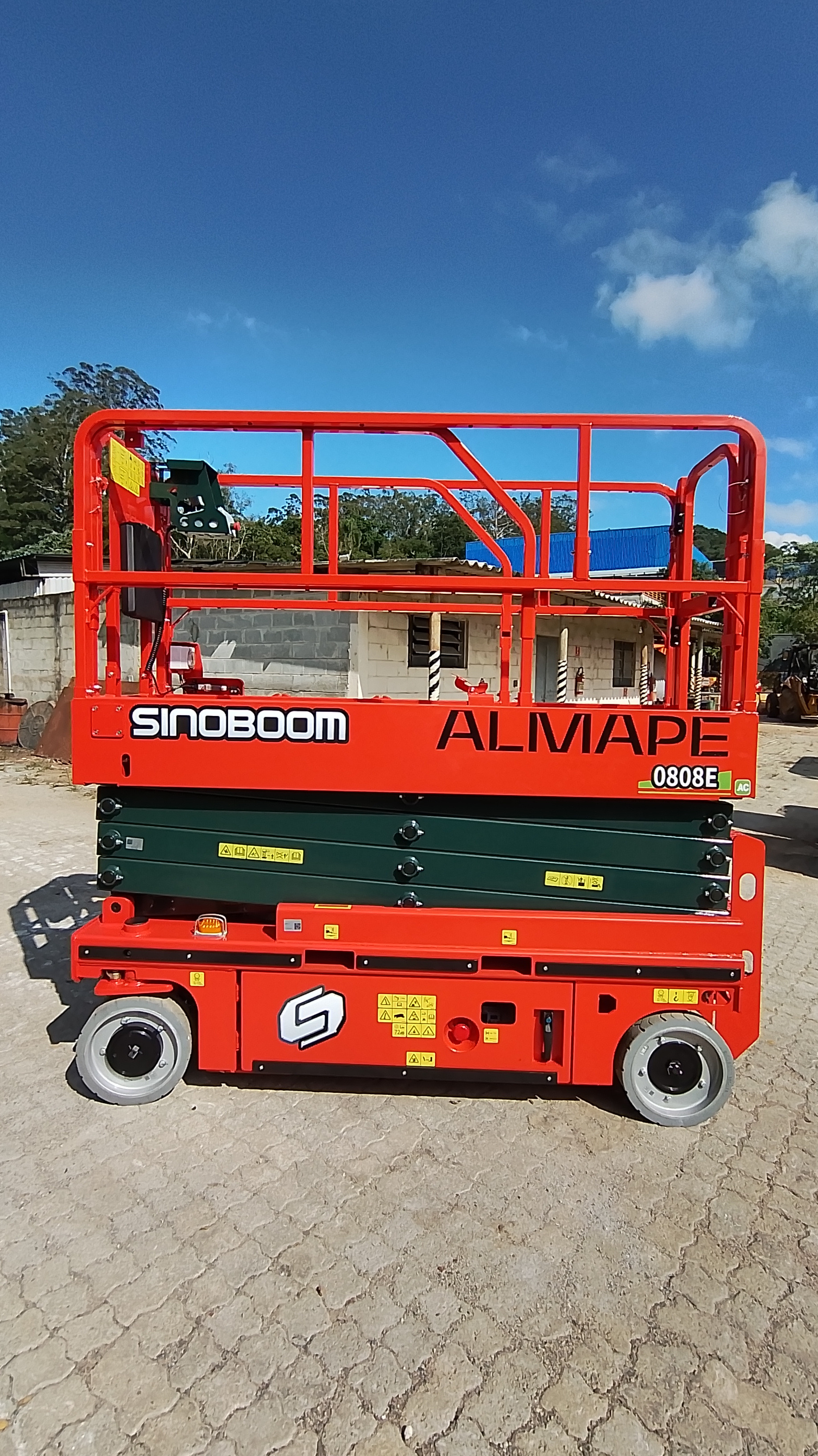 Sinoboom GTJZ0808E da frota Almape — tesoura elétrica 10m