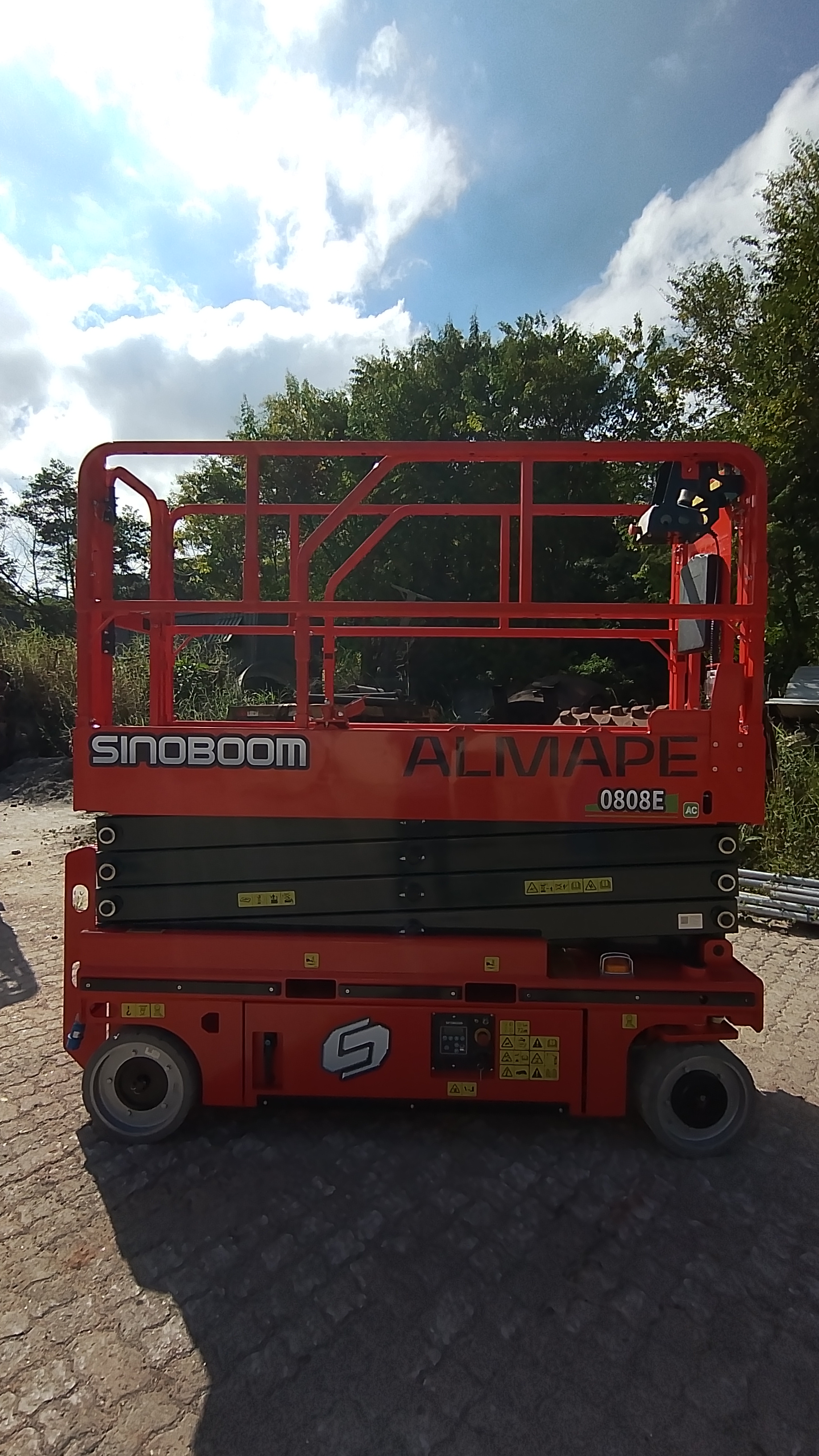 Sinoboom GTJZ0808E em operação — tesoura 10m
