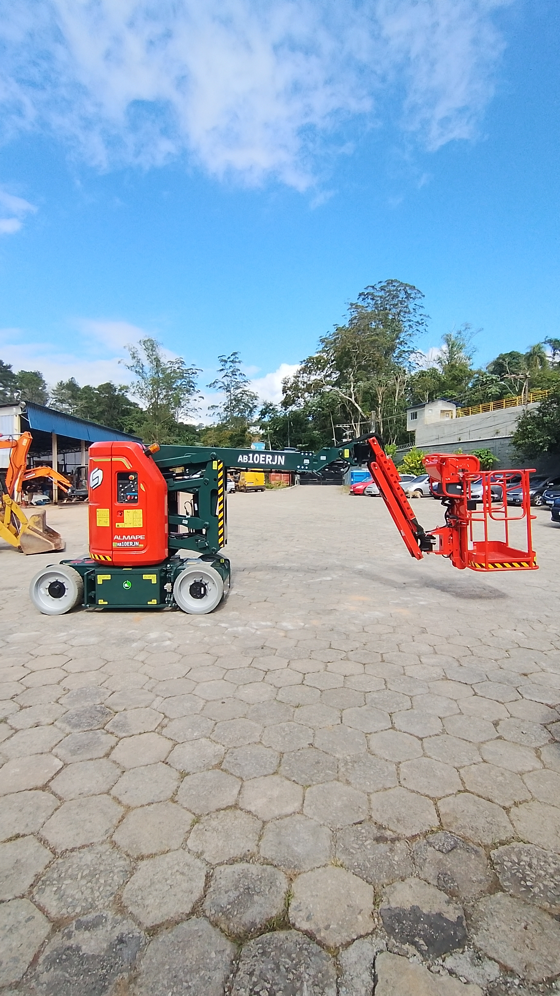 Sinoboom AB10ERJN articulada 10m em pátio Almape