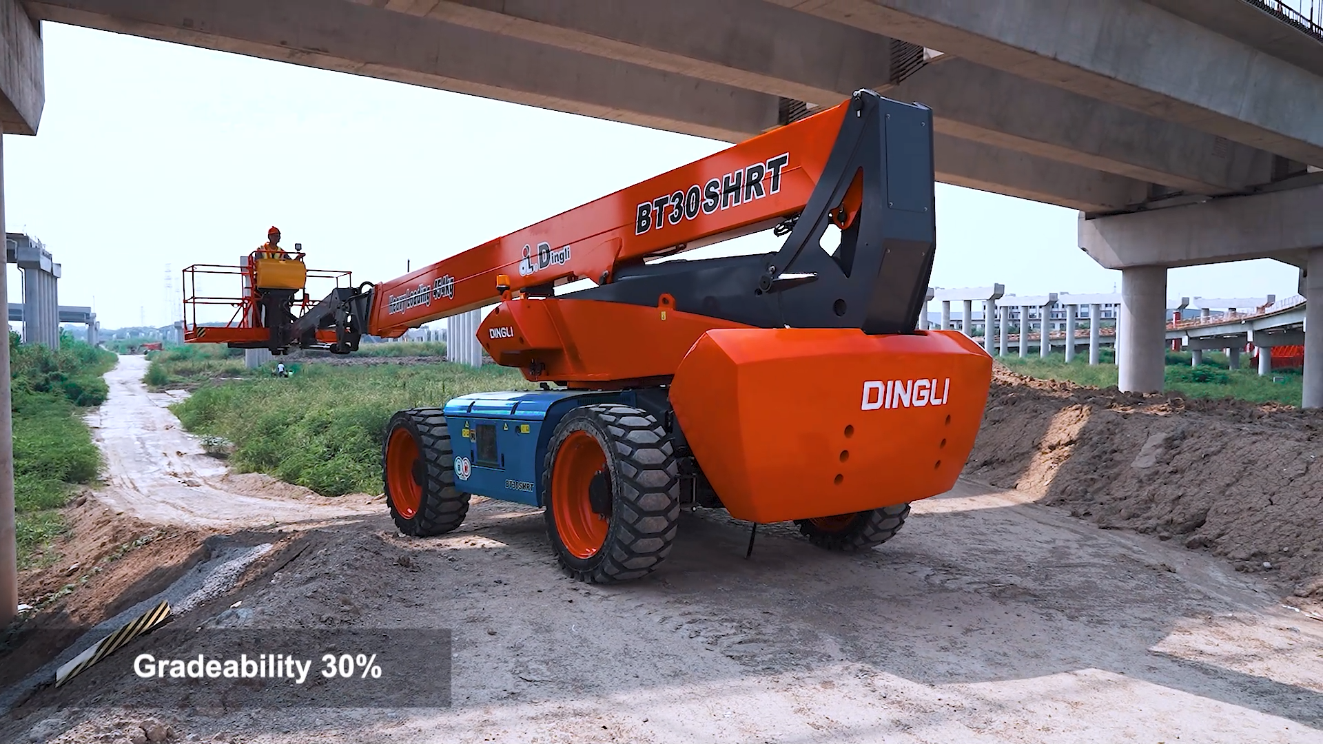 Big boom híbrido sob viaduto (rampa 30%)