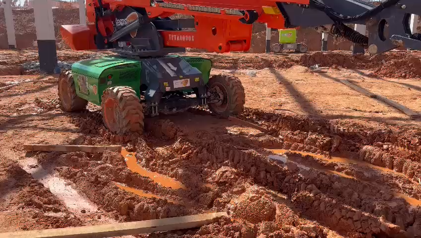 Tesoura em obra de terreno