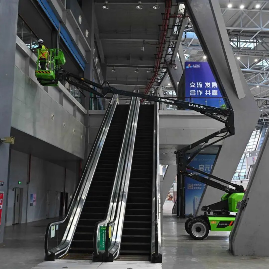 Articulada elétrica em centro de convenções